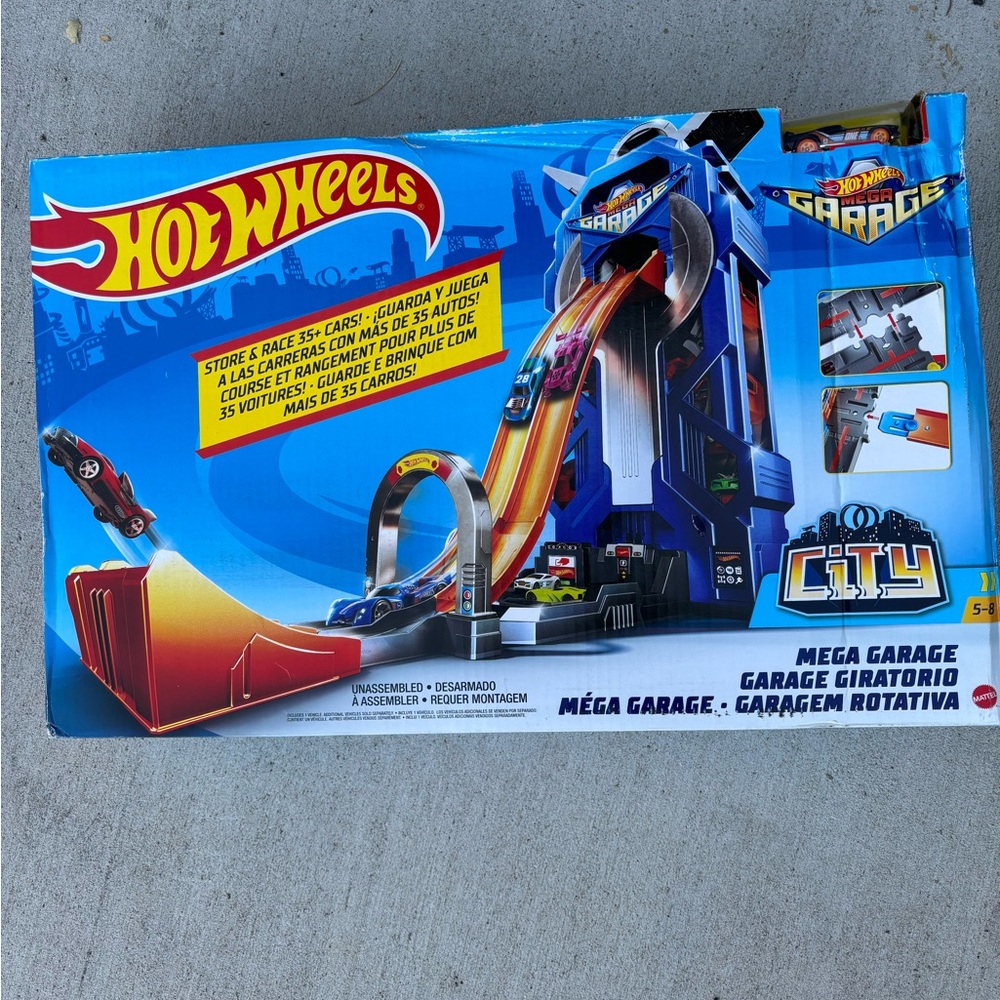HotWheels City Mega Garage